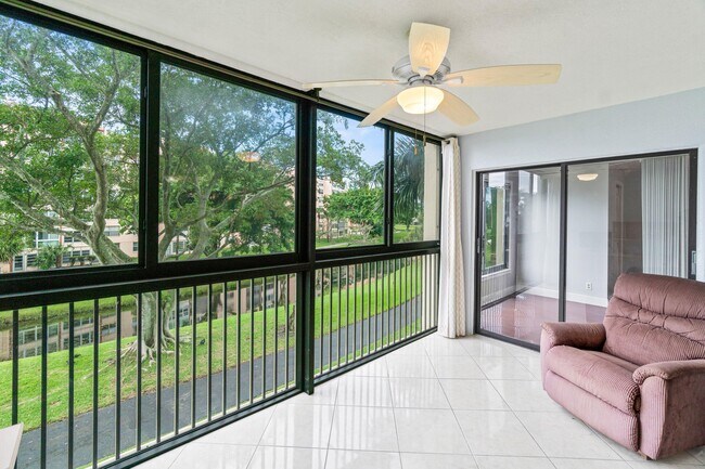 Building Photo - 14475 Strathmore Ln