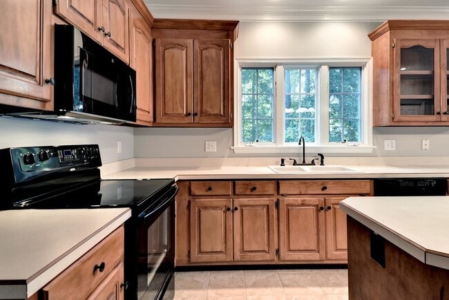 Building Photo - Updated & Spacious Home in Wythe Creek Farms