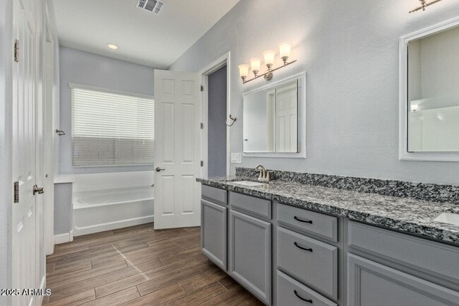 Building Photo - 2072 E Lantana Dr