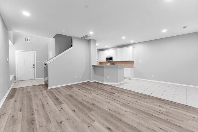 Building Photo - 16007 Sandy Path Ln