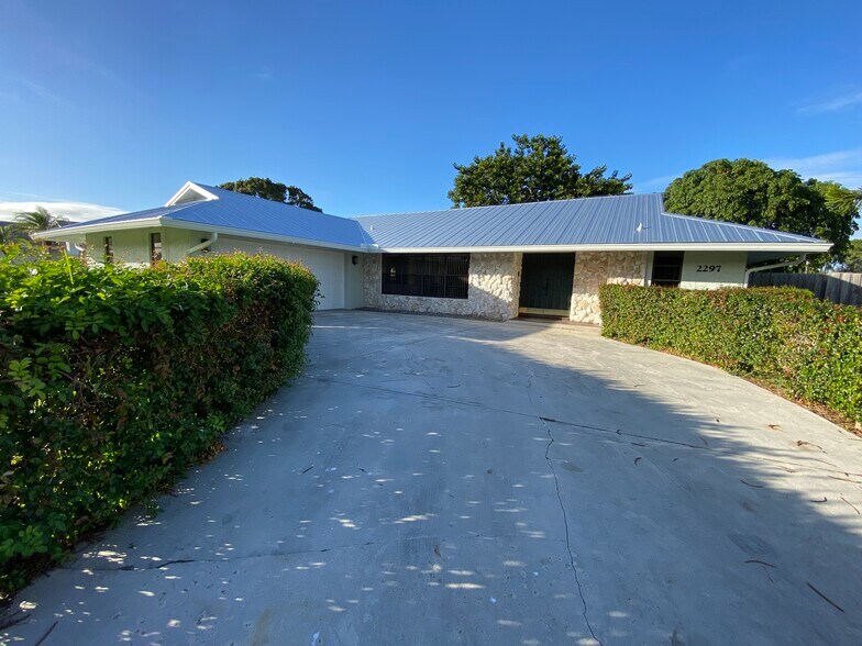 Building Photo - 2297 SE Trillo St