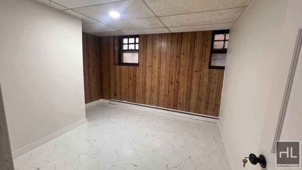 Building Photo - 162 E 57th St