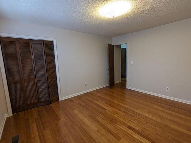 Building Photo - 3751 Oakwood Hills Dr