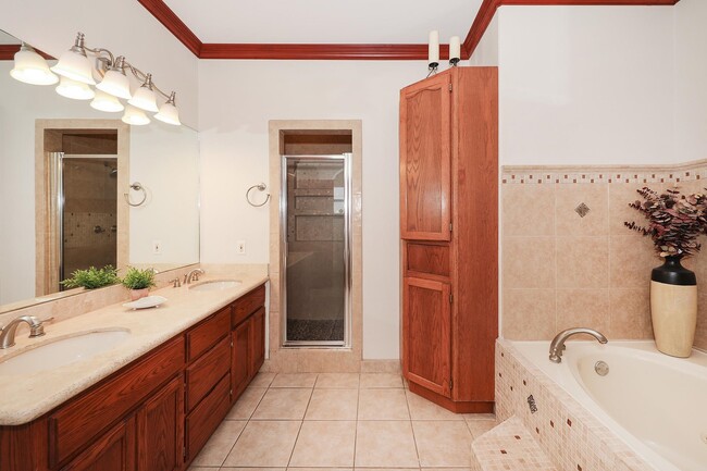 Building Photo - 6514 Grande Bay