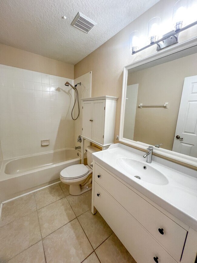 Building Photo - 14252 Confetti Dr