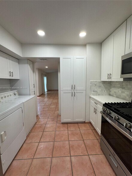 Building Photo - 6929 SW 109th Pl
