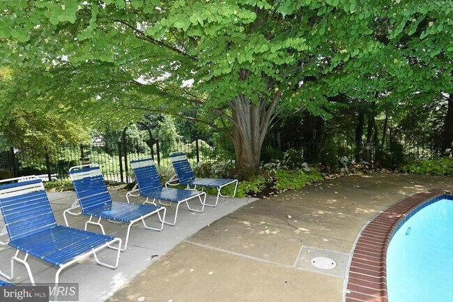 Building Photo - 2111 Wisconsin Ave NW