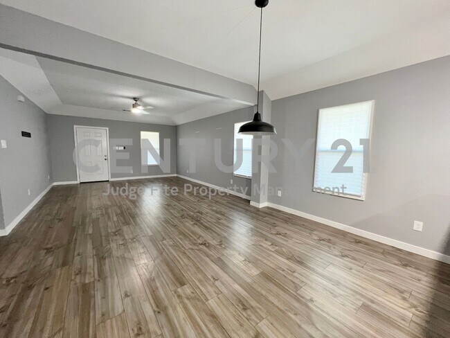 Building Photo - Charming Like New 3/2/1 in Fort Worth For ...