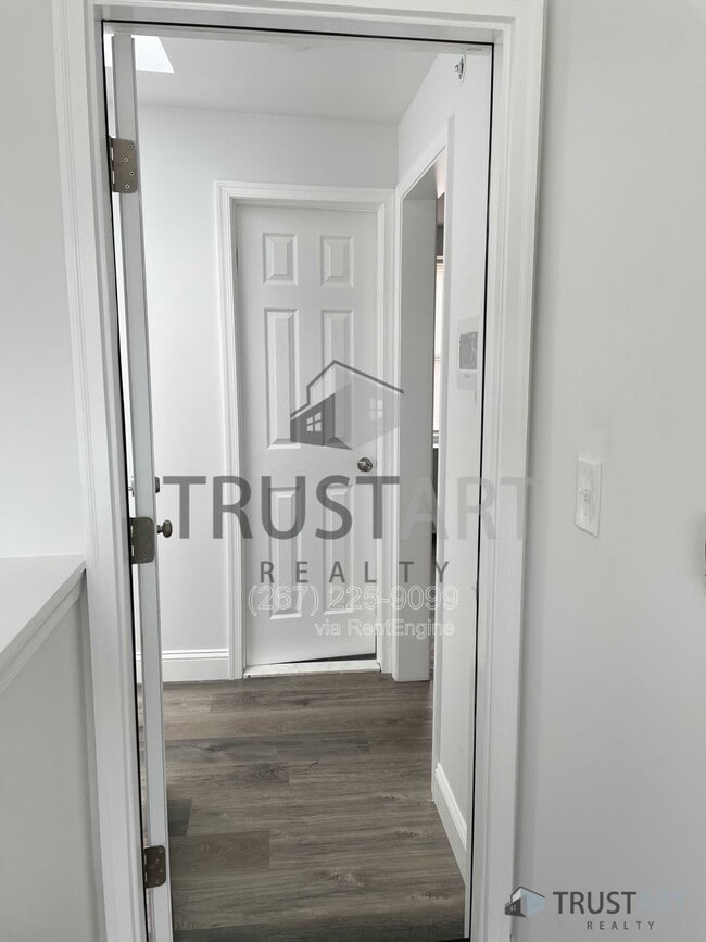 Building Photo - 4732 Longshore Ave