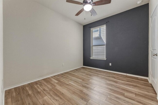 Building Photo - 428 English Oak St