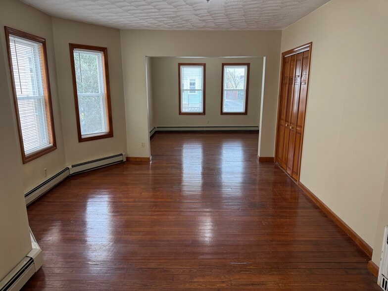 Building Photo - 64 Paris St