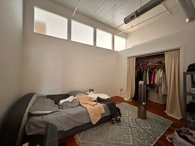 Building Photo - 1800 Central St