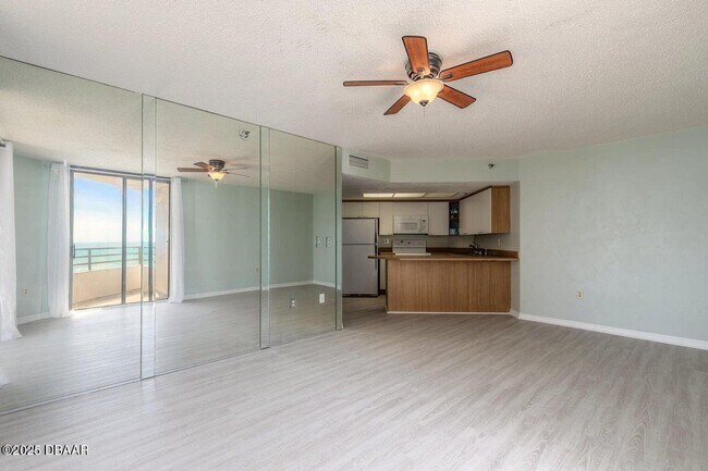 Building Photo - Coastal Living meets convenience in the He...