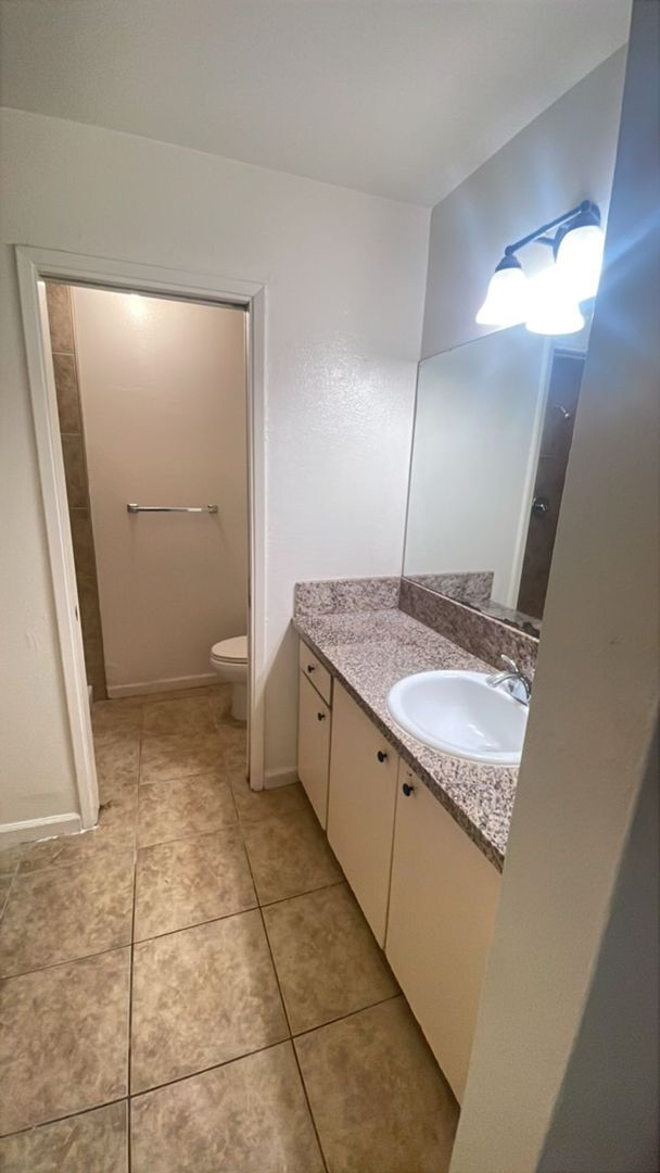 Building Photo - 3052 W Pontiac Way