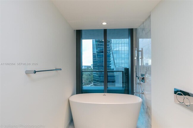 Building Photo - 1451 Brickell Ave