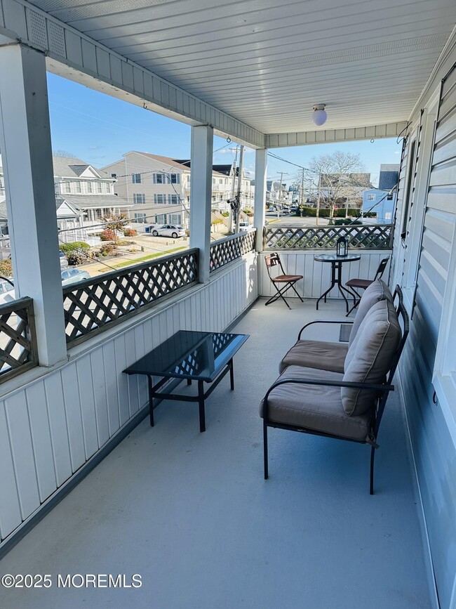 Building Photo - 213 Park Pl Ave