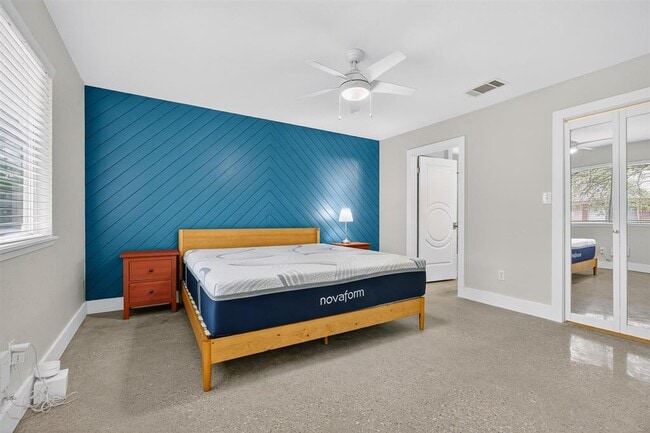 Building Photo - 1182 Waller St