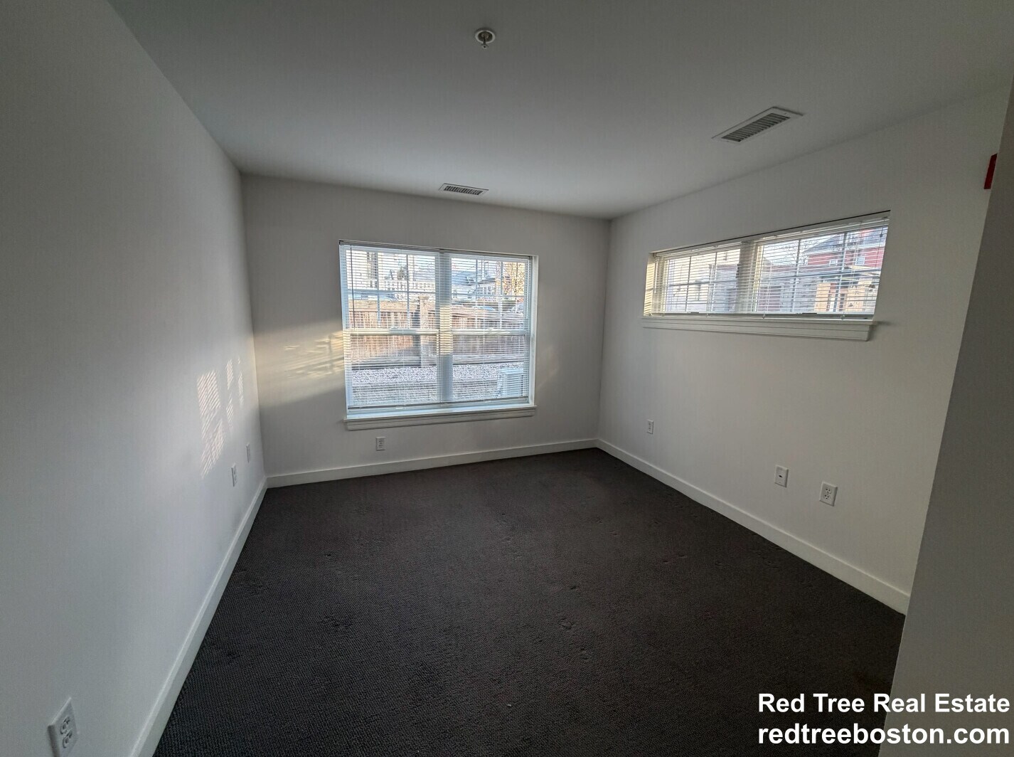 Building Photo - 10 Myrtle St