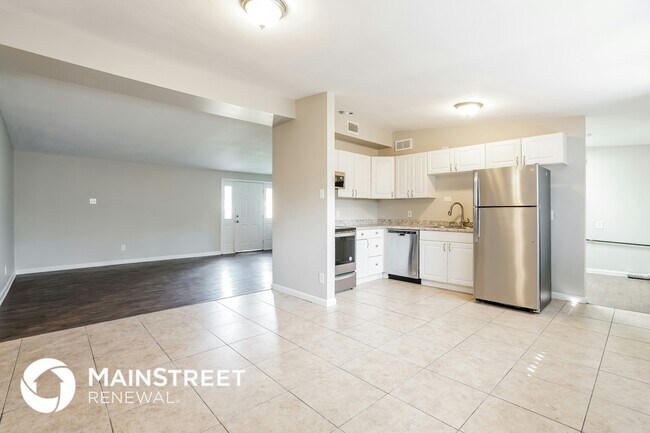 Building Photo - 6910 Woodhurst Dr