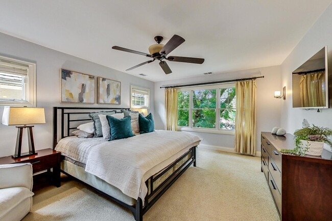 Building Photo - 305 Marengo Ave