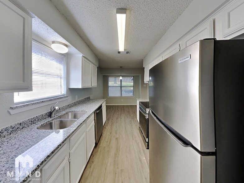 Building Photo - 717 Timberoaks Dr