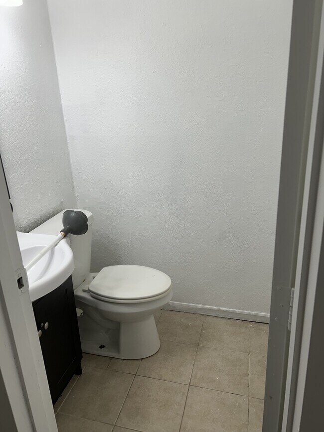 Building Photo - 4816 Rollingwood Ct