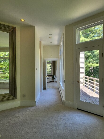 Building Photo - 423 Concord Rd