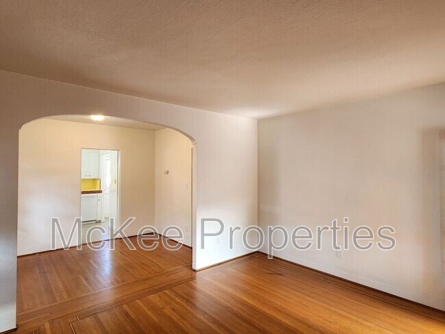 Building Photo - 907 9th St