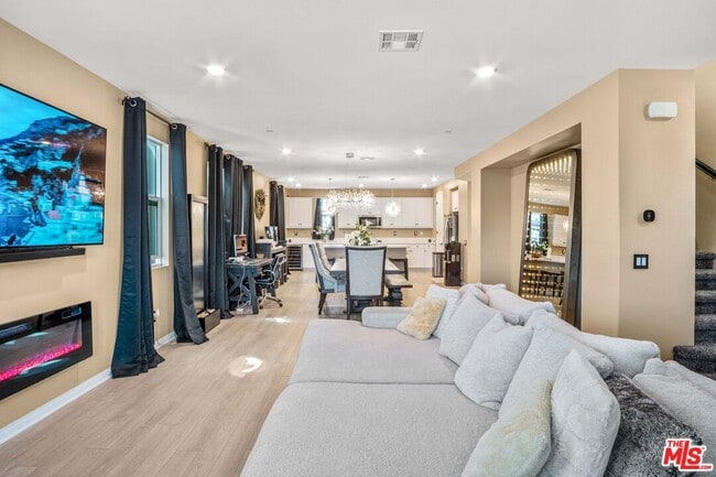 Building Photo - 720 Grace Ave