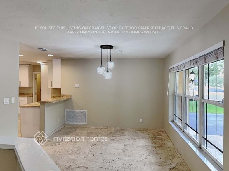 Building Photo - 5620 SW 119th Ave