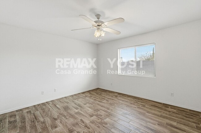 Building Photo - Bright, Open Floor Plan with Low-Maintenance Yard in Arizona City!