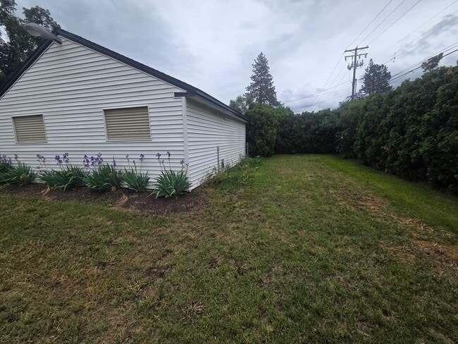 Building Photo - Audubon-Downriver Neighborhood 3+ bedroom, 1 bath corner lot with large, fenced yard
