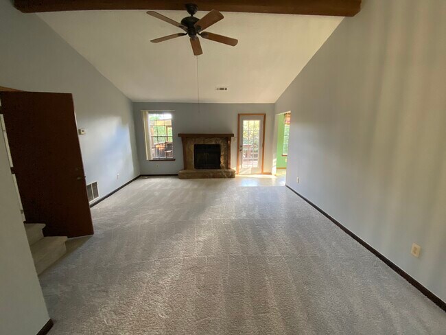 Building Photo - 4068 Buckingham Pl