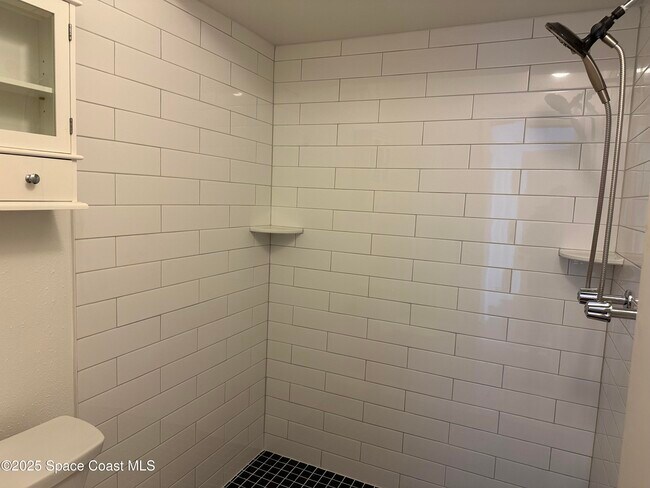 Building Photo - 56 Emerald Ct