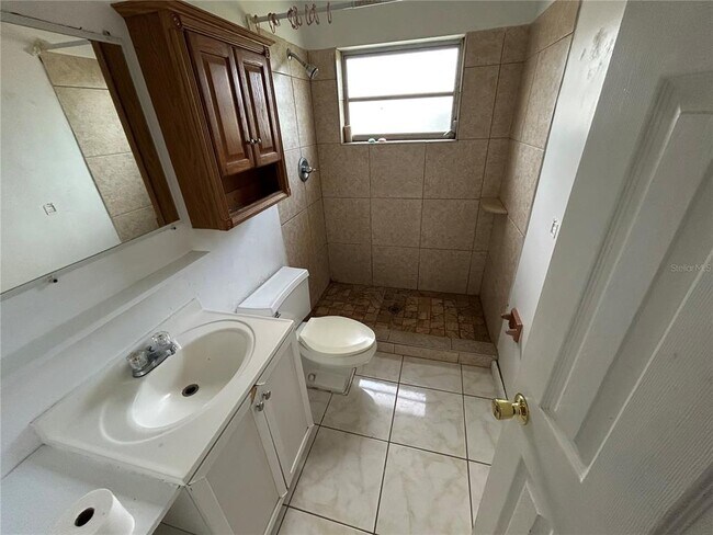 Building Photo - 626 Chevy Chase Dr