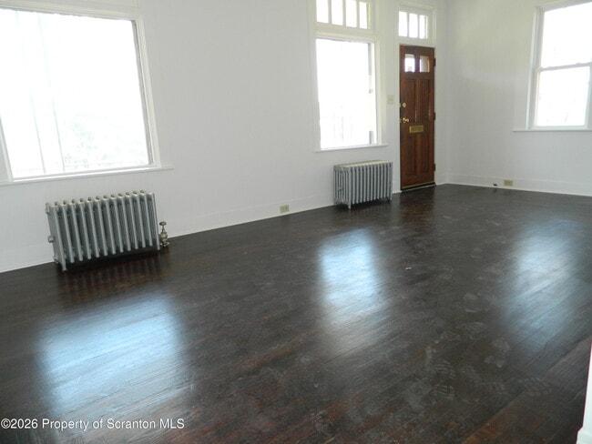 Building Photo - 127 E Pine St