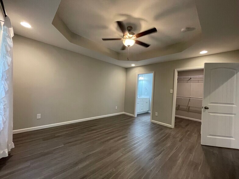 Building Photo - 5918 Knox Hill Way