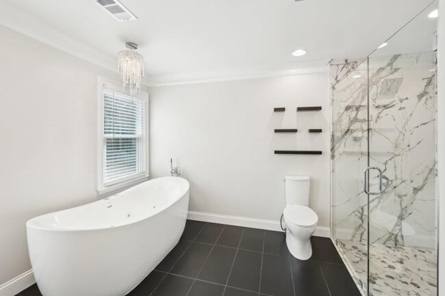 Building Photo - 1600 Spring Arbor Ct