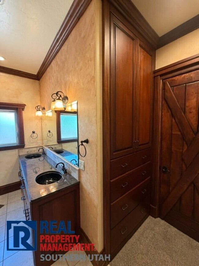 Building Photo - Luxury One-Bedroom Casita
