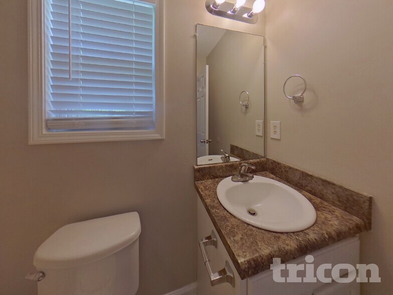 Building Photo - 708 Newport Dr