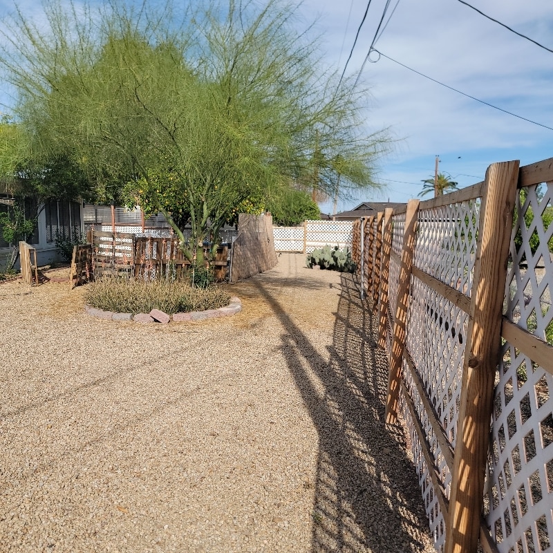 Building Photo - 10613 W El Rancho Dr