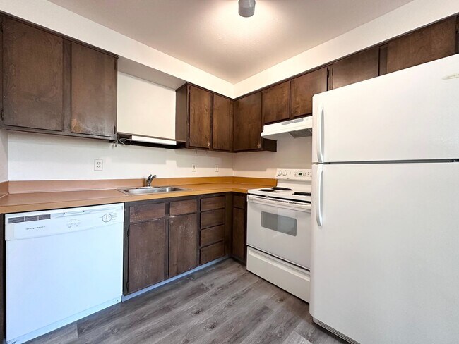 Building Photo - 39910 McCormick Dr