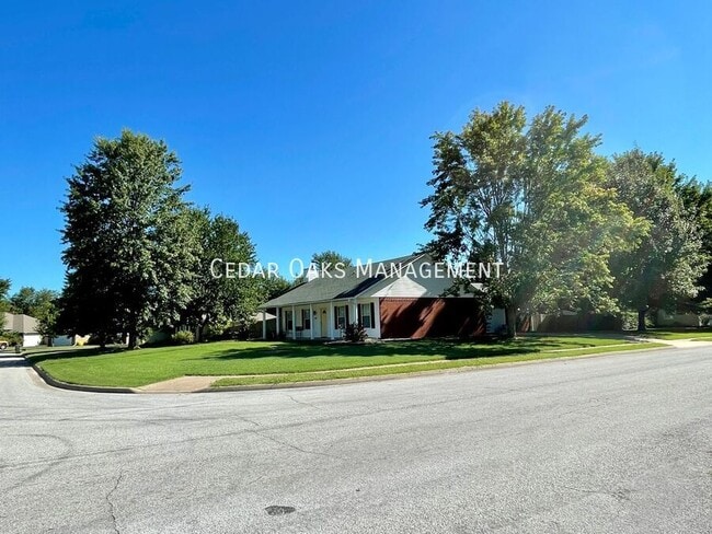 Building Photo - 1474 N Caddo Ave