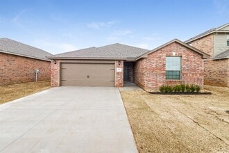 Building Photo - 505 St James Pl