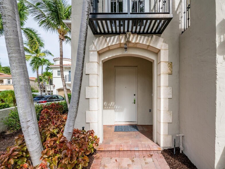 Building Photo - 20729 NE 32nd Ave