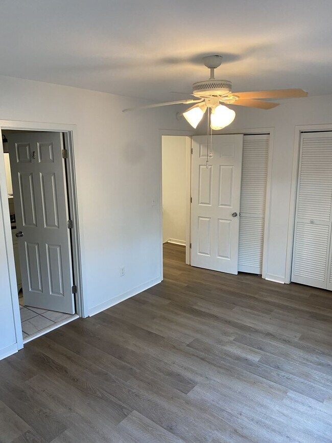 Building Photo - 3 bedroom / 2.5 bath Townhome – Spacious T...