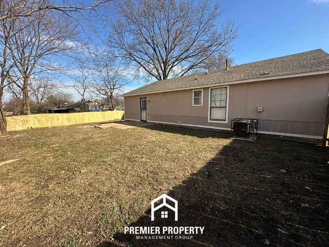 Building Photo - Charming 3BR Memphis Home with Garage, Open Kitchen & Fenced Backyard