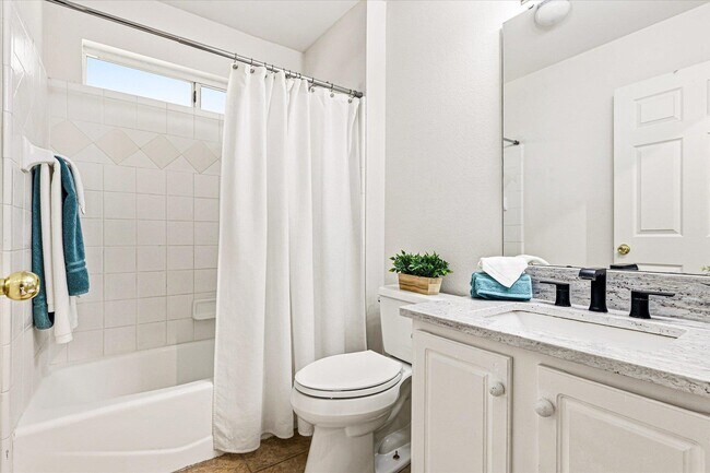 Building Photo - 335 Dreadnaught Ct