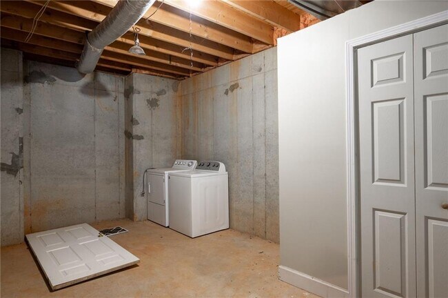 Building Photo - 4711 Oakleigh Manor Dr