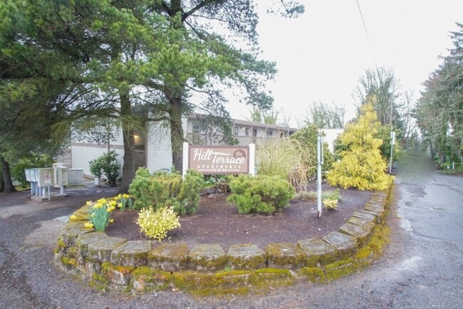 Primary Photo - 1-Bdr on Pill Hill: Private Patio & Close ...